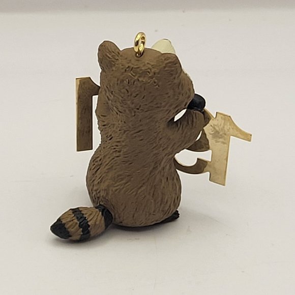 Hallmark Keepsake 1991 FABULOUS DECADE Series raccoon Christmas Ornament - Picture 3 of 11